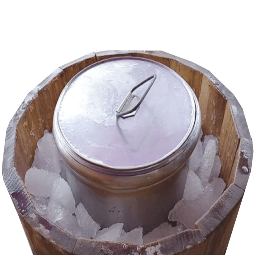 Bote de acero para hacer nieve